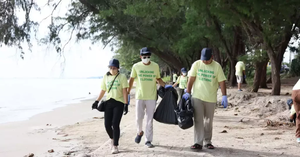 เก็บขยะในทะเล